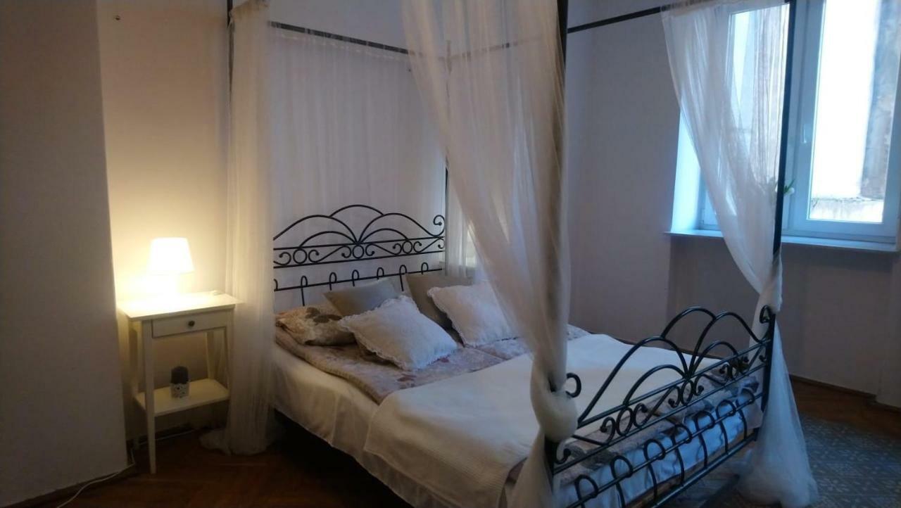Warszawa, Centrum, Wiejska 15, Kamienica Apartment Екстериор снимка