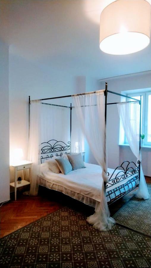 Warszawa, Centrum, Wiejska 15, Kamienica Apartment Екстериор снимка