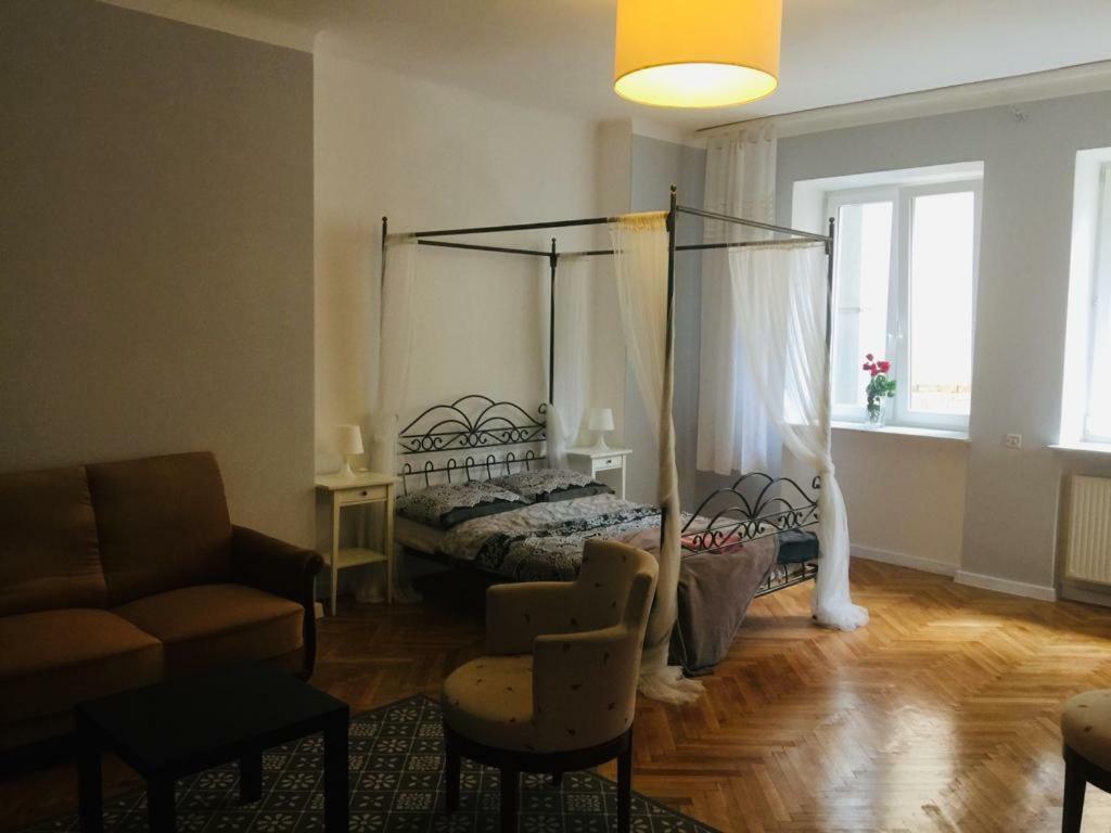 Warszawa, Centrum, Wiejska 15, Kamienica Apartment Екстериор снимка